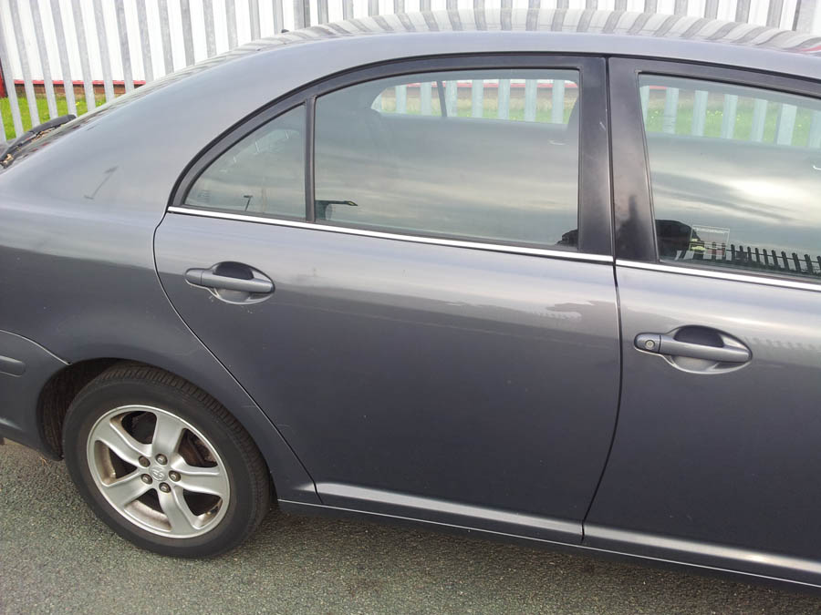 Toyota Avensis T3-X door-driver-side-rear